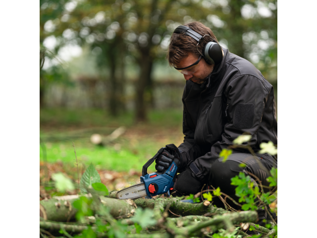 Akumulatorska žaga za obrezovanje Bosch  GKE 18V-15, 06008D7000