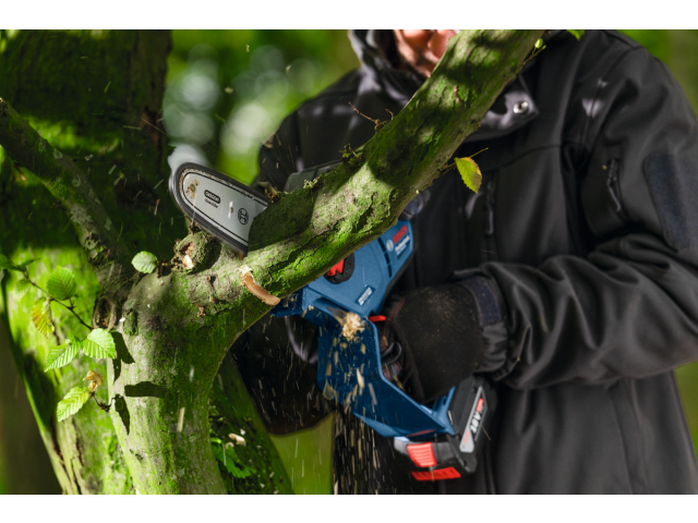 Akumulatorska žaga za obrezovanje Bosch GKE 18V-20, 06008D7100