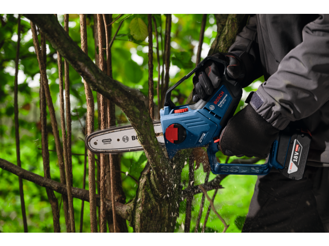 Akumulatorska žaga za obrezovanje Bosch GKE 18V-20, 06008D7100