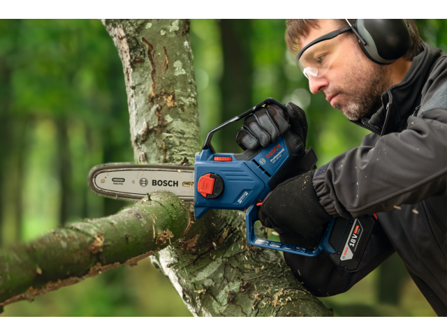 Akumulatorska žaga za obrezovanje Bosch GKE 18V-20, 06008D7100