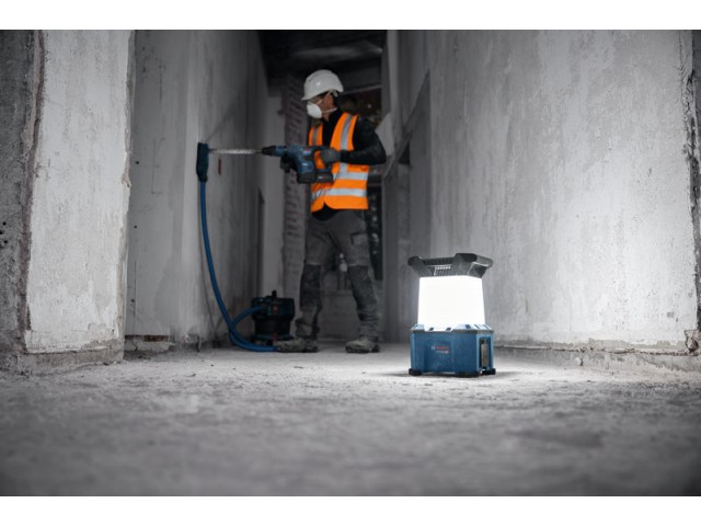 Brezžična svetilka za uporabo na gradbišču Bosch GLA 18VH-7500, 06014A5000