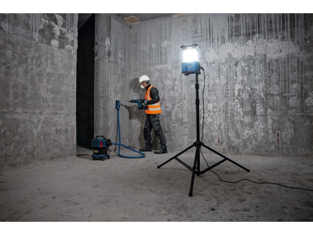 Brezžična svetilka za uporabo na gradbišču Bosch GLA 18VH-7500, 06014A5000