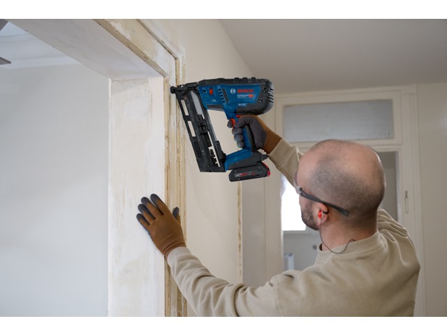 Akumulatorski žebljalnik za les Bosch GNH 18V-64-2, 0601482101