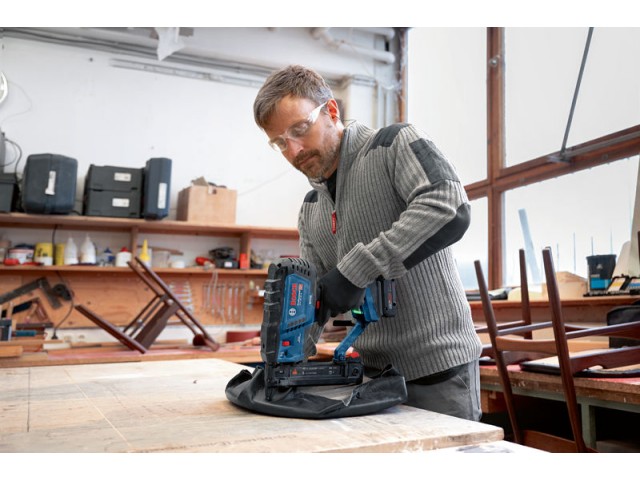 Akumulatorski spenjalnik za les Bosch GTH 18V-38 M, 0601482500