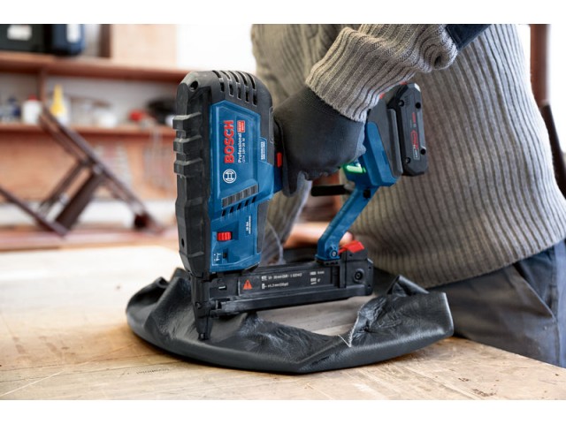 Akumulatorski spenjalnik za les Bosch GTH 18V-38 M, 0601482500