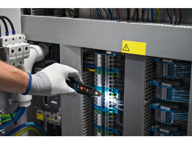 Brezkontaktni preizkuševalnik napetosti Bosch GVD 1000-17, 0601077000