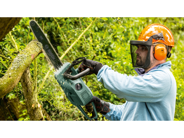 Električna verižna žaga Bosch UniversalChain 40, 1.800W, 400mm, 4.3kg, 06008B8402