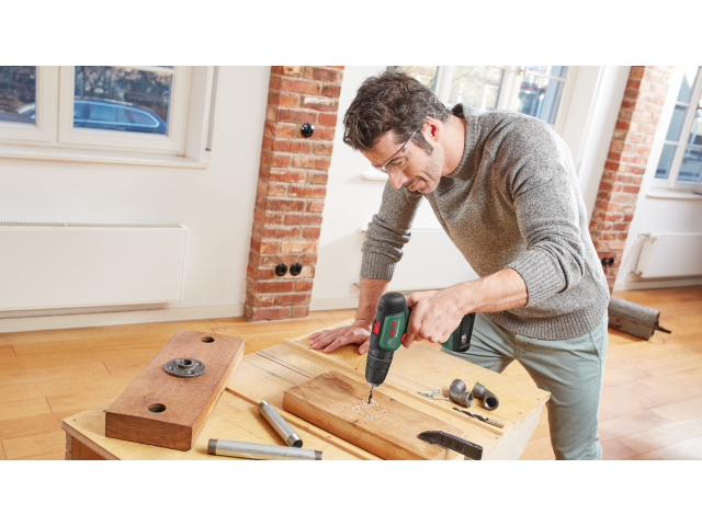 Akumulatorski udarni vrtalni vijačnik Bosch UniversalImpact 18, 18V, 23-34Nm, 10mm, 1.3kg, 06039D4100