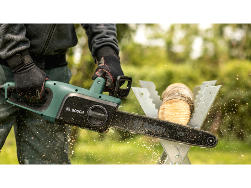 Električna verižna žaga Bosch UniversalChain 40, 1.800W, 400mm, 4.3kg, 06008B8402