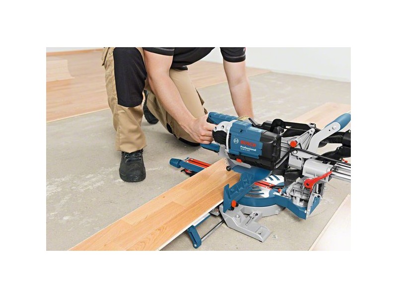 Potezna žaga Bosch GCM 8 SDE, 1.600W, 216 mm, 18,5kg, 0601B19200