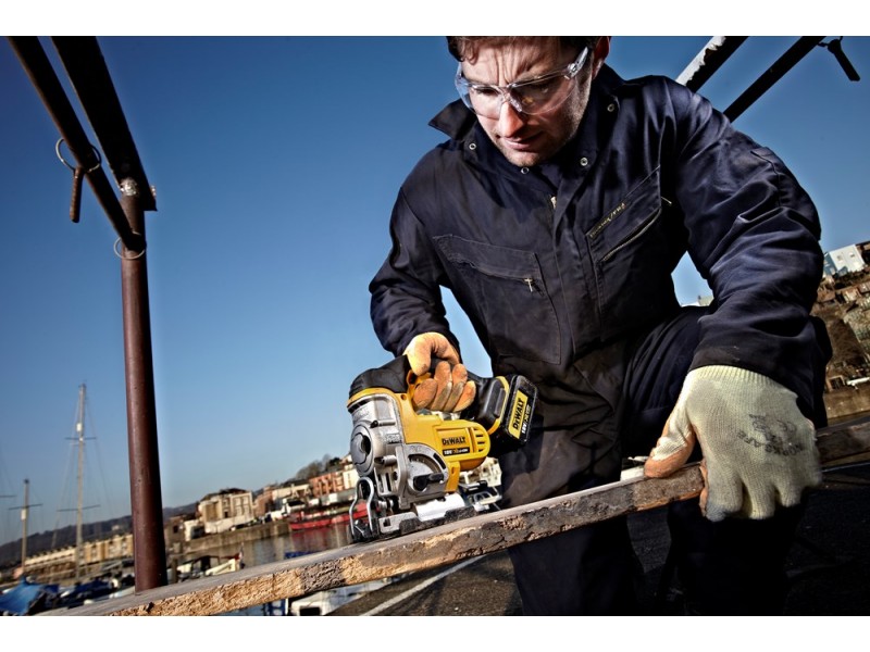 Akumulatorska vbodna žaga Dewalt DCS331NT XR, 18V, 3.000min., 135mm, 3.1kg
