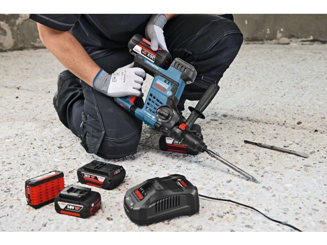 Začetni komplet Bosch 2x litij-ionska akum. baterija GBA 36 V 6,0 Ah+polnilnik GAL 3680 CV, 1600A00L1U