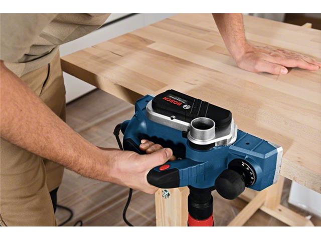 Enoročni oblič Bosch GHO 26-82 D, Moč: 710W, Širina rezila: 82mm, Teža: 2.6kg, 06015A4301